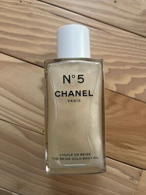 CHANEL Beige Gold N°5 Shimmer Body Oil